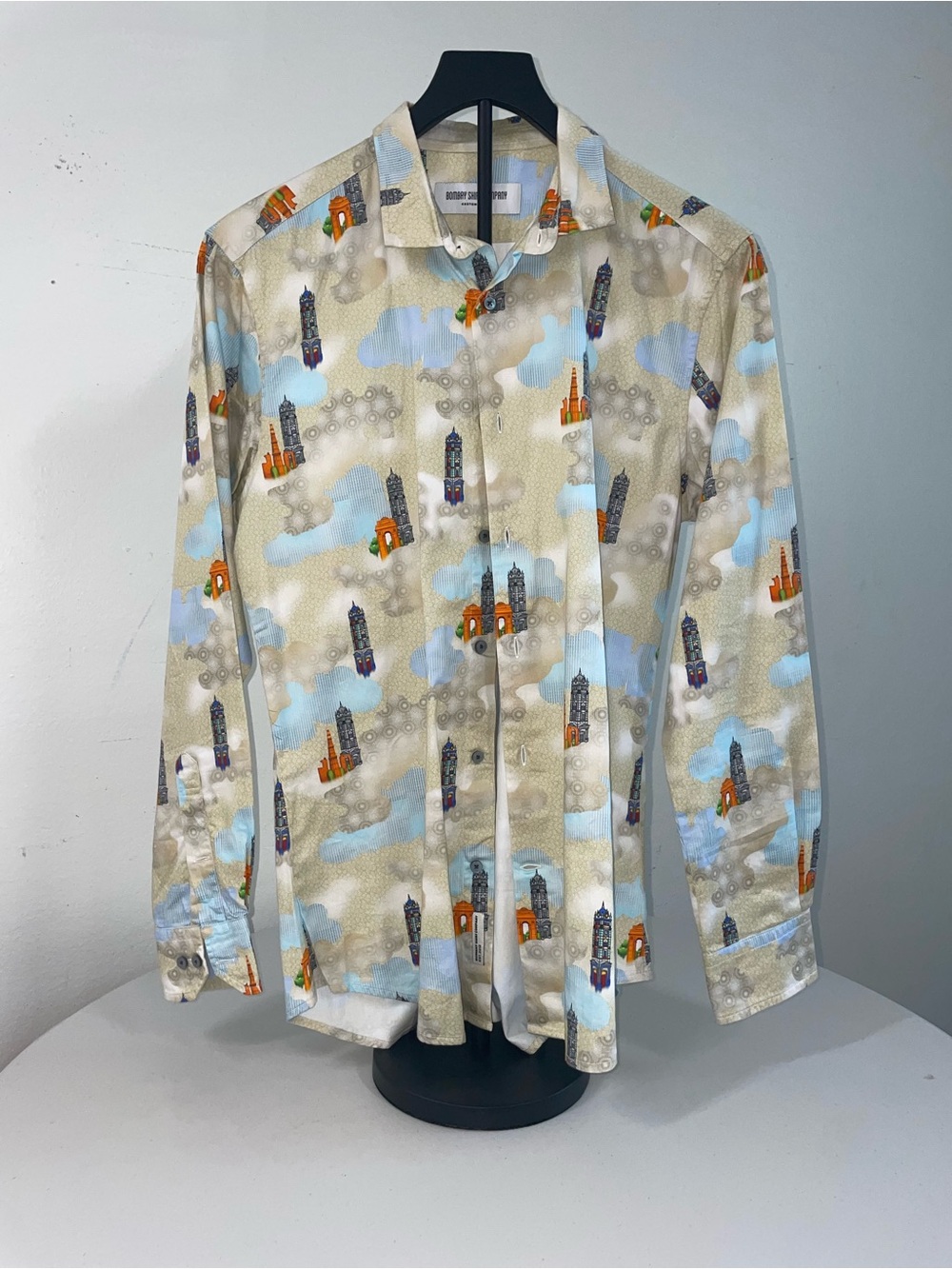 Bombay Shirt Co. / Men's Printed Button-Up Shirt - Beige w/ Blue & Orange Motif